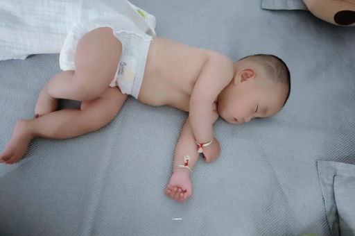 姜堰怀孕多久会显肚子